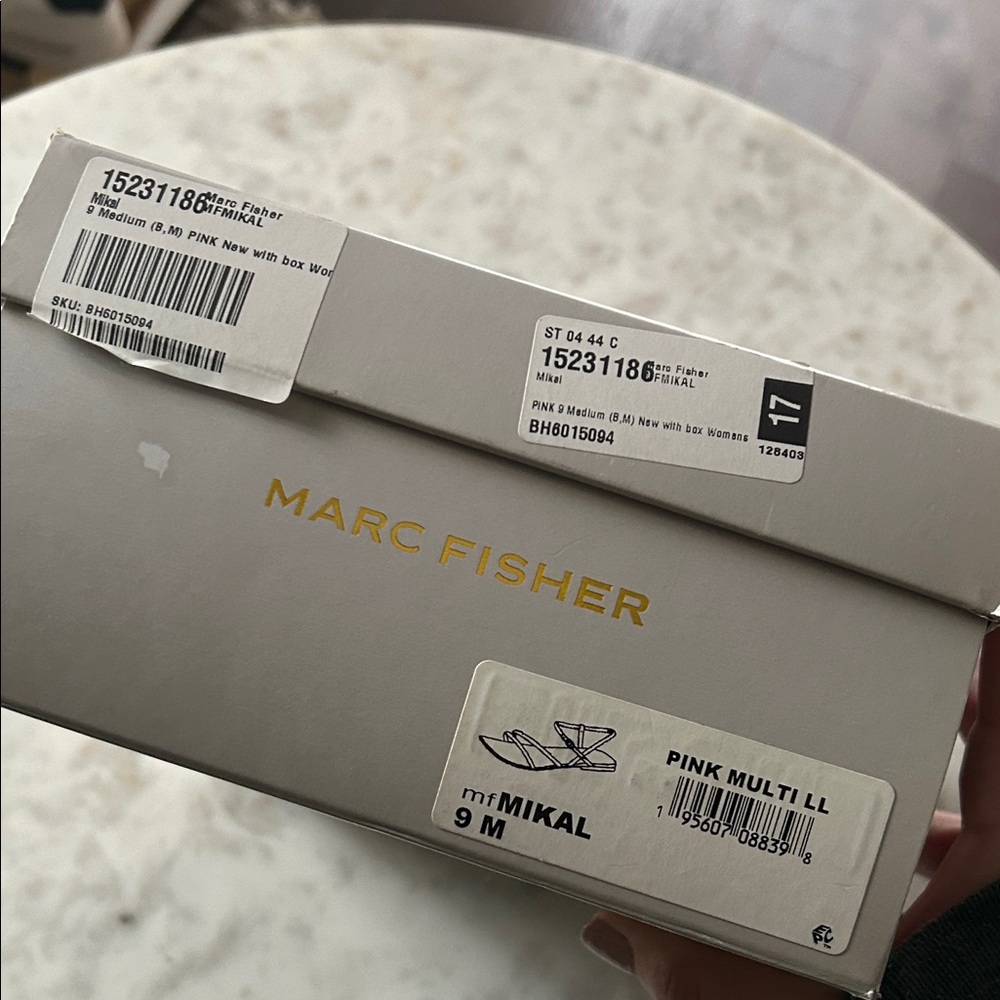 NIB. Marc fisher mikal sandals. Size 9 - Picture 2 of 5